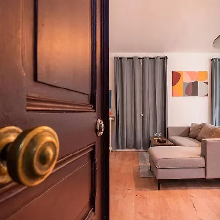 Lovely Parisian Flat Rue St Honore Louvre - 2br With Balcony