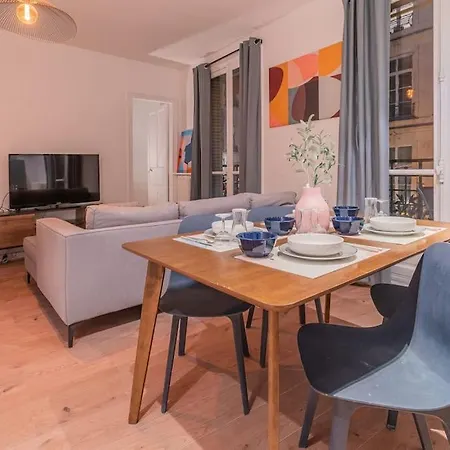 Lovely Parisian Flat Rue St Honore Louvre - 2br With Balcony Apartment *