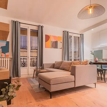 Lovely Parisian Flat Rue St Honore Louvre - 2br With Balcony Apartment